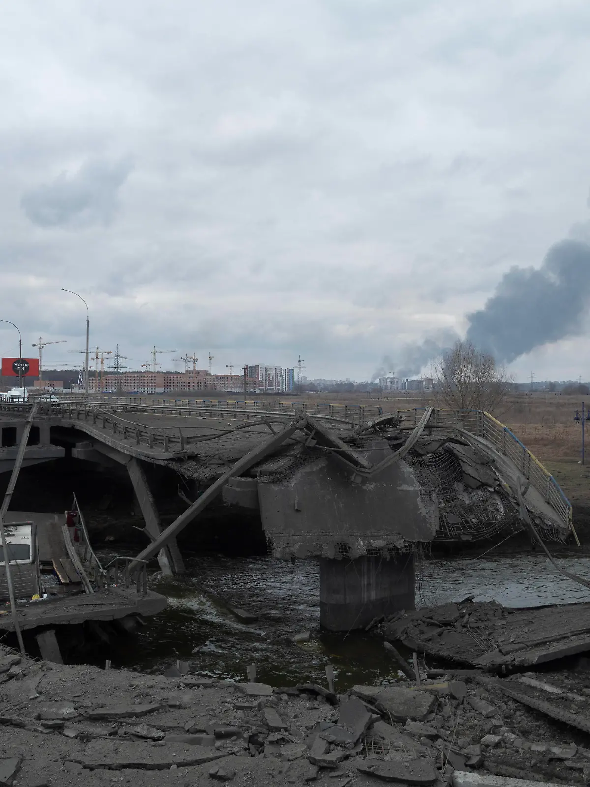  Russia-Ukraine War: Irpin Destroyed Bridge And Civilians Leaving The City Irpin Destroyed Bridge near Kyiv, Ukraine, on March 6, 2022. Russia continues assault on Ukraine s major cities, including the capital Kyiv, more than a week after launching a large-scale invasion of the country. Irpin Ukraine PUBLICATIONxNOTxINxFRA Copyright: xAndreaxFiligheddux originalFilename: filigheddu-notitle220306_npbEz.jpg