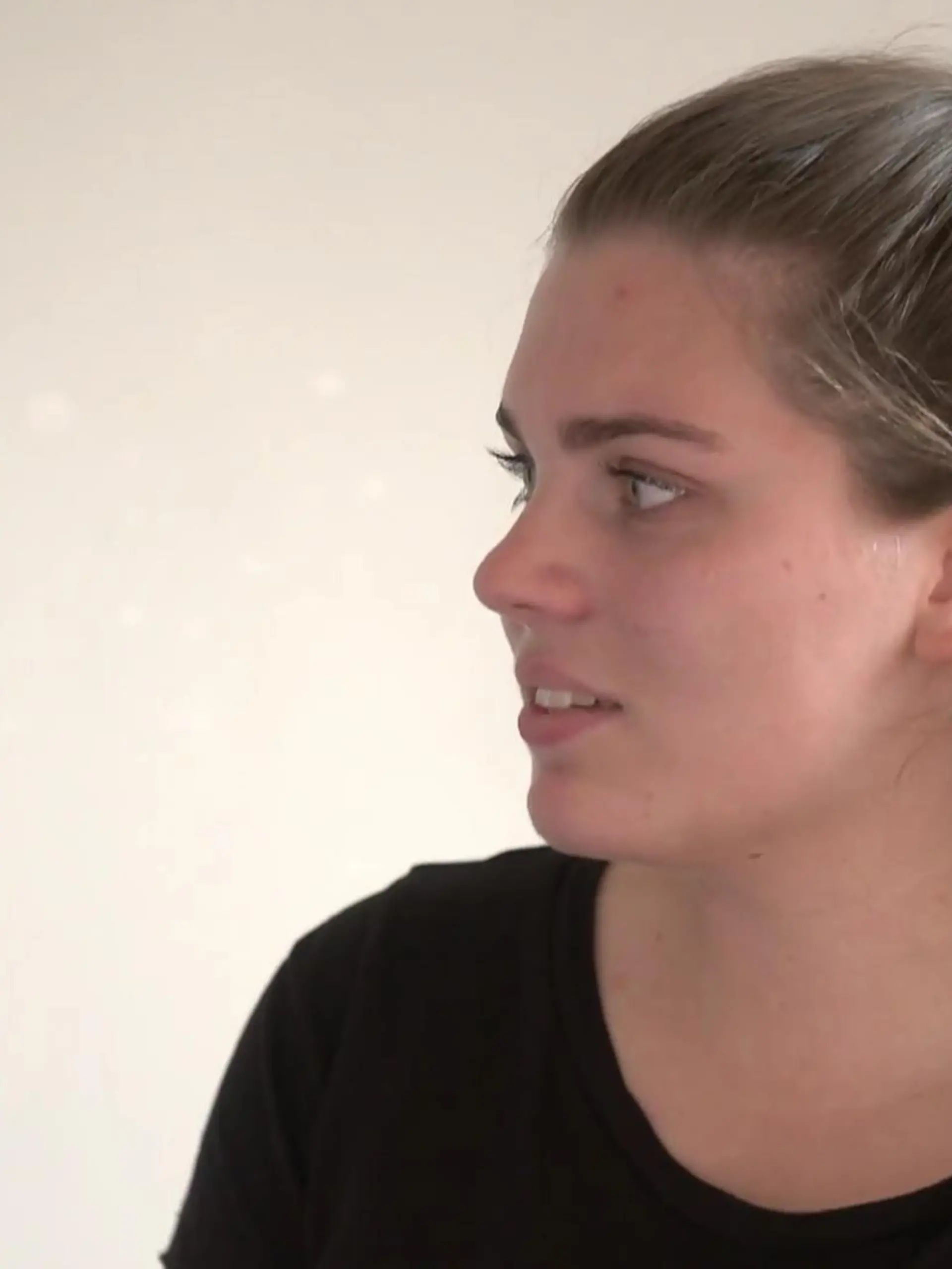 Ihre Leidenschaft hat sie in den Rollstuhl gebracht! Bei einem Mountainbike-Unfall stürzt die 21-jährige Tanja Platz. Die Folge: Sie ist teilweise querschnittsgelähmt. Als wäre das nicht schon schlimm genug, muss sie nun auch noch in einem langwierigen Behörden-Marathon um ihr Recht kämofen. Denn: Die Krankenkasse stellt sich quer, möchte die Kosten für Orthesen nicht übernehmen. Doch genau die könnten Tanjas größten Traum erfüllen: endlich wieder aus dem Rollstuhl aufstehen zu können.