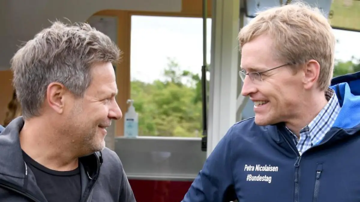 Günther und Habeck wandern zusammen