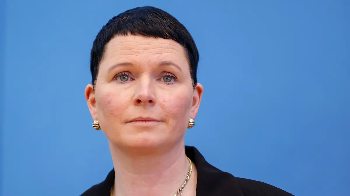 MEDIAN Klinik Heiligendamm Chief Physician Joerdis Frommhold attends a news conference on coronavirus disease (COVID-19) situation in Berlin, Germany, March 11, 2022. REUTERS/Michele Tantussi