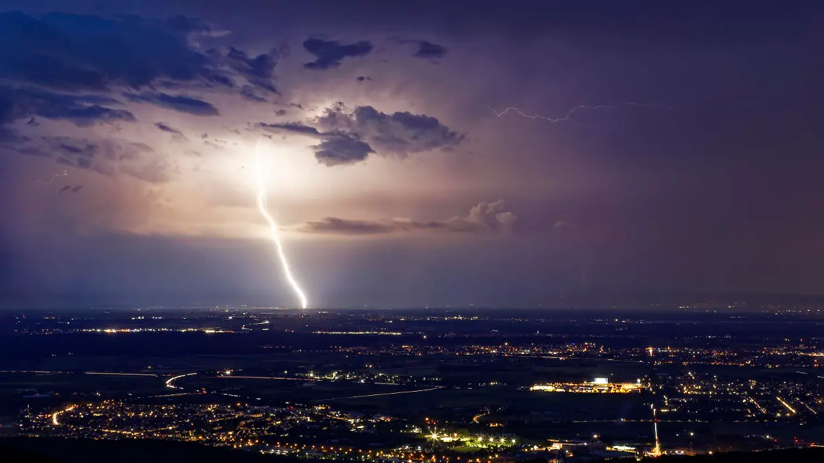 Blick vom Königstuhl 568 Meter bei Nacht mit Bitz, Blitzschlag, Blitzeinschlag, Beleuchtung, Lichter, Stadt, Heidelberg, Kurpfalz, Baden-Württemberg, Deutschland, Europa