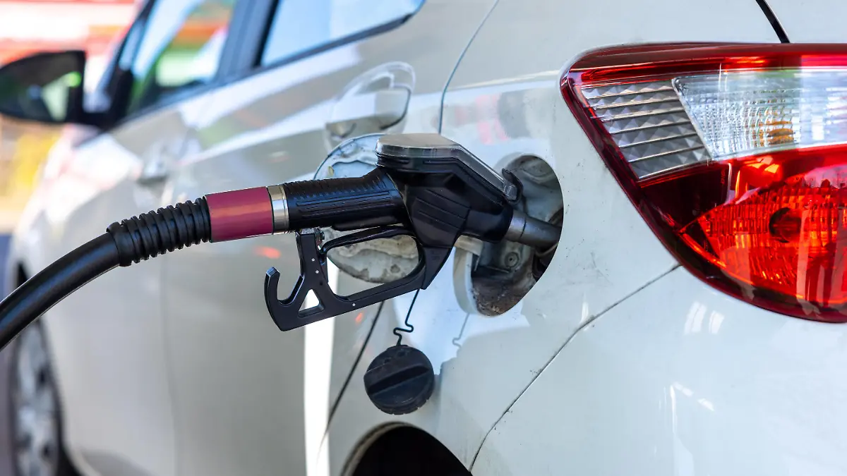 Redaktionell: Ein Pkw wird betankt. *** Editorial A car is refueled Copyright: xBEAUTIFULxSPORTS/KJPetersx