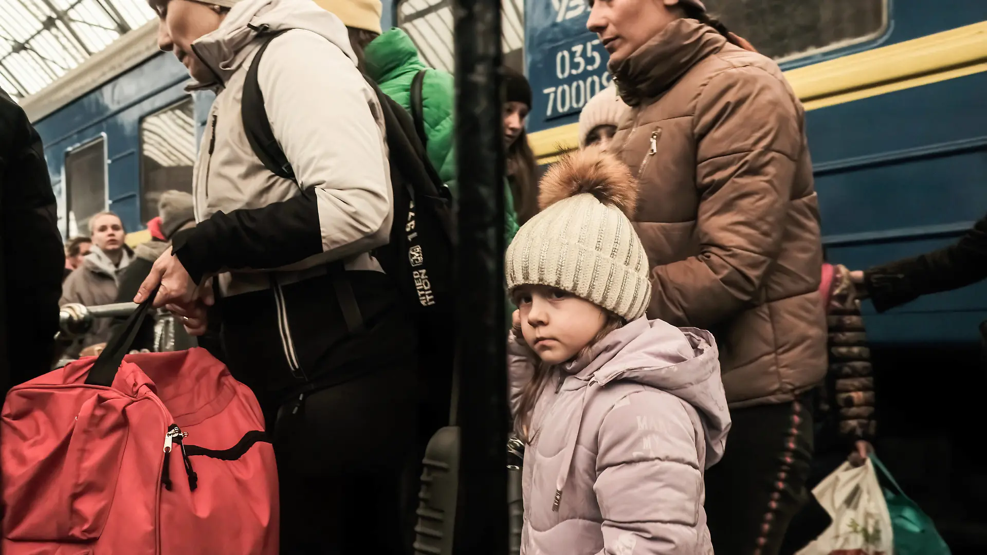 March 10, 2022, Lviv, Ukraine: Ukrainian refugees arrive at the Lviv central rail station in Lviv from trains originating in various cities in Ukraine. Since the beginning of the Russian invasion of Ukraine around two million refugees have fled their homes and crossed into Poland and other neighboring countries many of them passing through the western city of Lviv to get to their destination. Lviv Ukraine - ZUMAs197 20220310_zaa_s197_555 Copyright: xMatthewxHatcherx