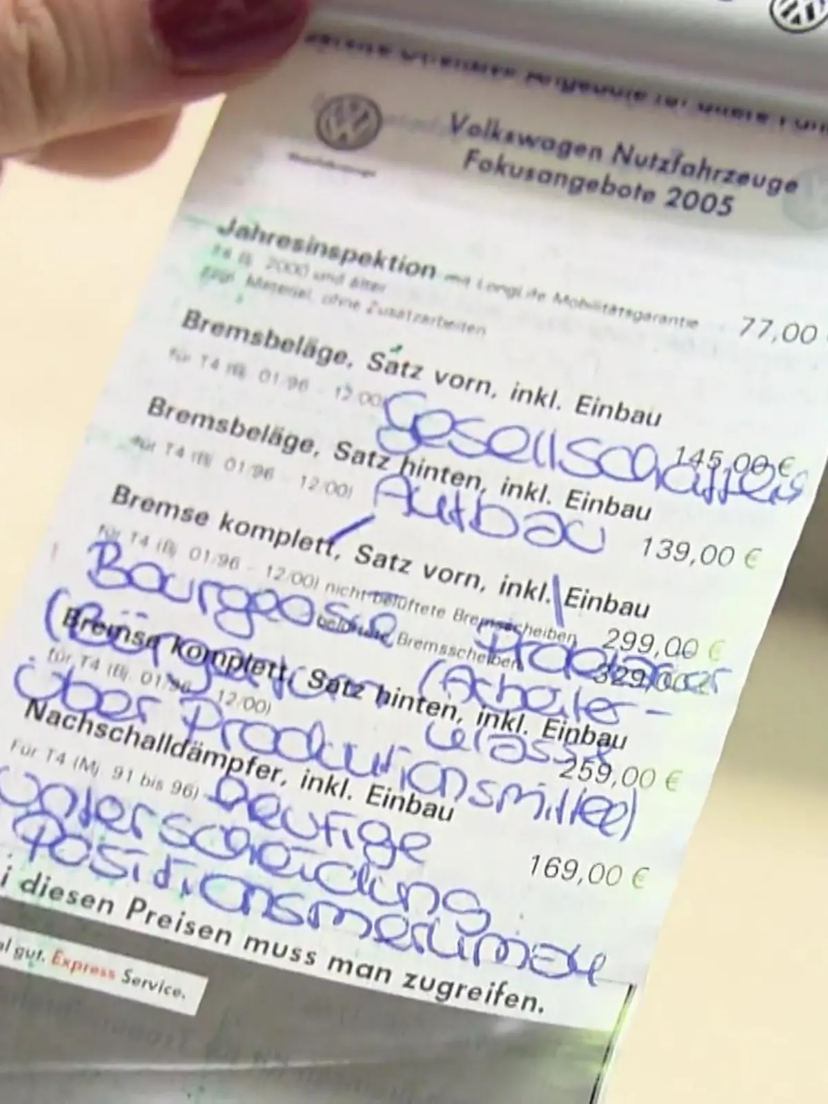 Bild zu: "Spickzettel-Sammlung im Museum"