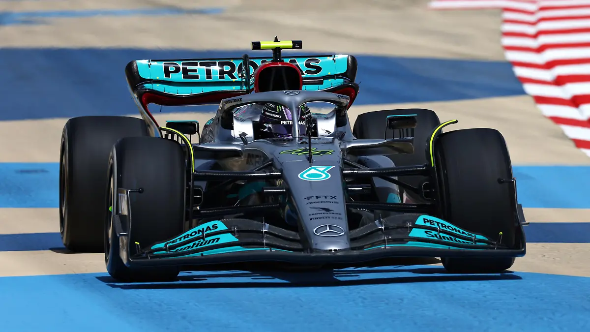 BAHRAIN, BAHRAIN - MARCH 10: Lewis Hamilton of Great Britain driving the (44) Mercedes AMG Petronas F1 Team W13 runs wide during Day One of F1 Testing at Bahrain International Circuit on March 10, 2022 in Bahrain, Bahrain. (Photo by Lars Baron/Getty Images)