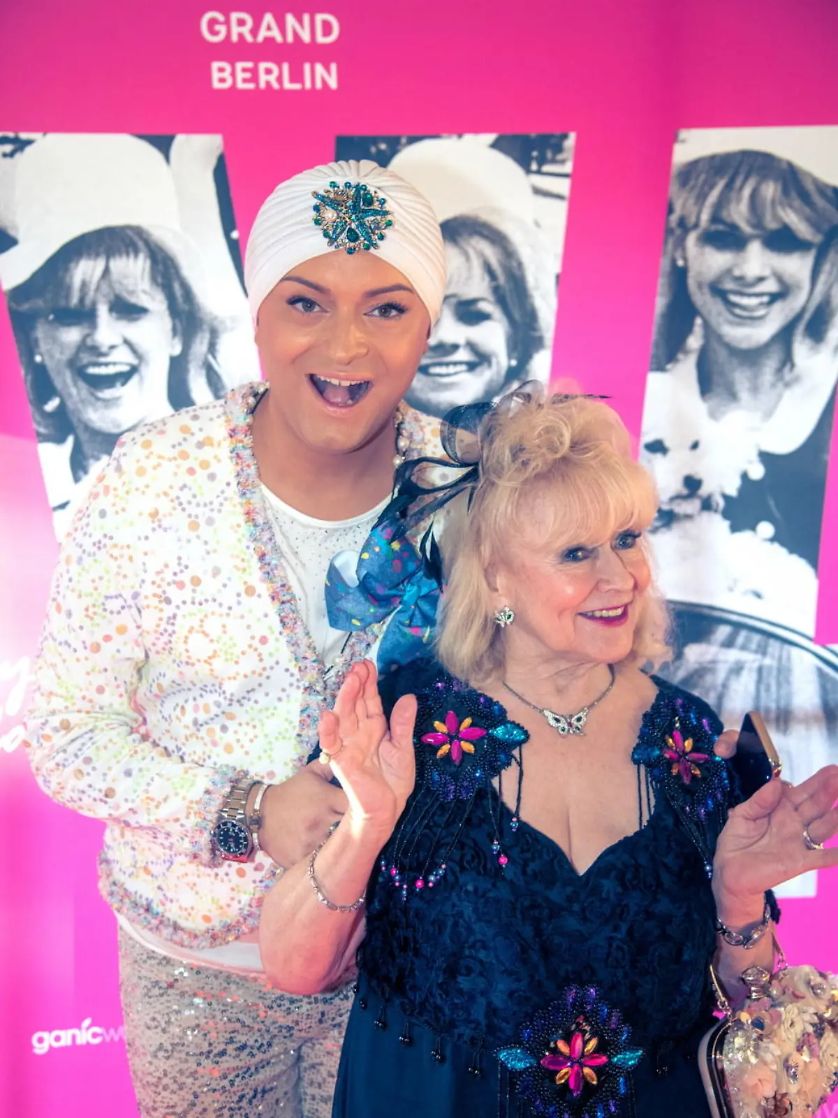 Julien F.M. Stoeckel (Entertainer, Moderator), Eva Jacob (Schlager-Star, "Jacob Sisters", erste Girly-Band), bei der Feier zum 80. Geburtstag von Eva Jacob und zum 60 jaehrigen buehnenjubilaeum der "Jacob Sisters", im Hotel Westin Grand Berlin, in Berlin, am 10.06.2023