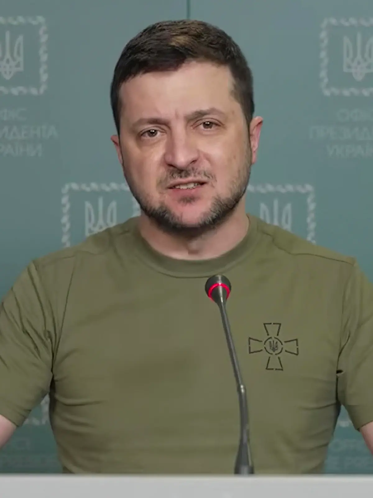 10.03.2022, Ukraine, Kyiv: In diesem Bild aus einem Video, das vom Pressebüro des ukrainischen Präsidenten zur Verfügung gestellt und auf Facebook veröffentlicht wurde, spricht der ukrainische Präsident Wolodymyr Selenskyj am Mittwoch, 9. März 2022, in Kiew, Ukraine. Foto: Uncredited/Pressebüro des ukrainischen Präsidenten via AP/dpa - ACHTUNG: Nur zur redaktionellen Verwendung und nur mit vollständiger Nennung des vorstehenden Credits +++ dpa-Bildfunk +++