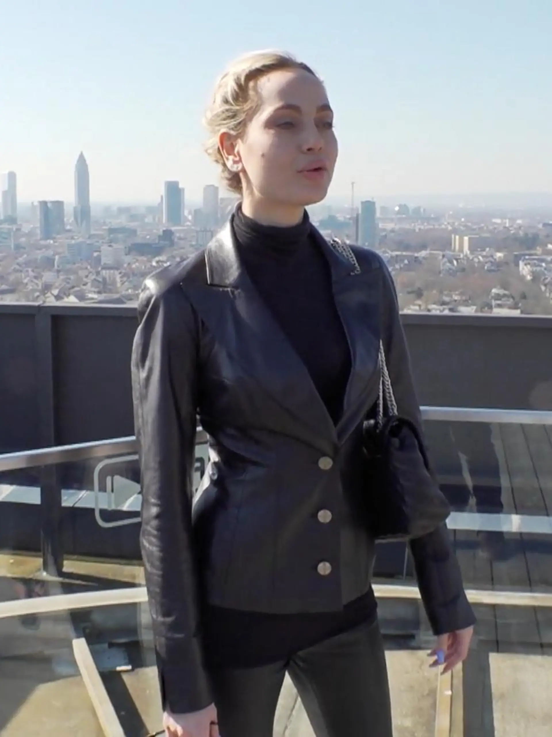 Tatjana Vorzheva hat eine Geschichte zu erzählen. Die Geschichte ihres Landes, der Ukraine und wie es den kriegerischen Überfall durch Russland bekämpft. Aber auch über ihr Heimatland, wie es in friedlicheren Zeiten war, möchte sie aufklären. Sie ist geflüchtet, jetzt ist sie in Hessen und plant ihre Zukunft. Mehr zum Interview sehen Sie in dem Beitrag.