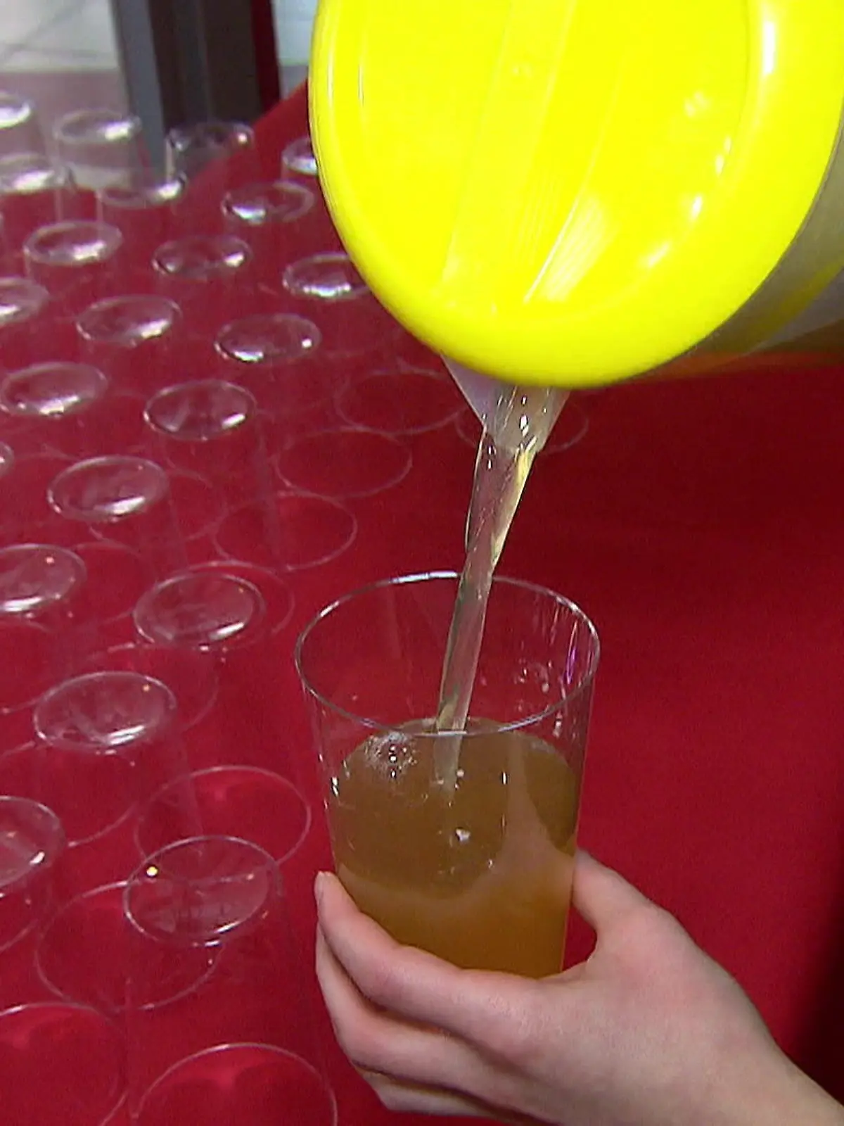 Bild zu: "Schülerfirma entwickelt Energy Drink"