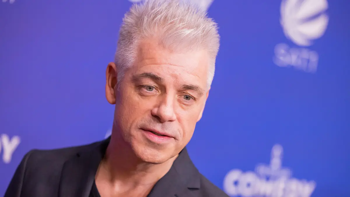 Michael Mittermeier kommt über den Roten Teppich zur Verleihung des "Deutschen Comedypreises". Die beliebtesten Comedy-Sendungen, Podcasts und Künstlerinnen und Künstler werden ausgezeichnet.