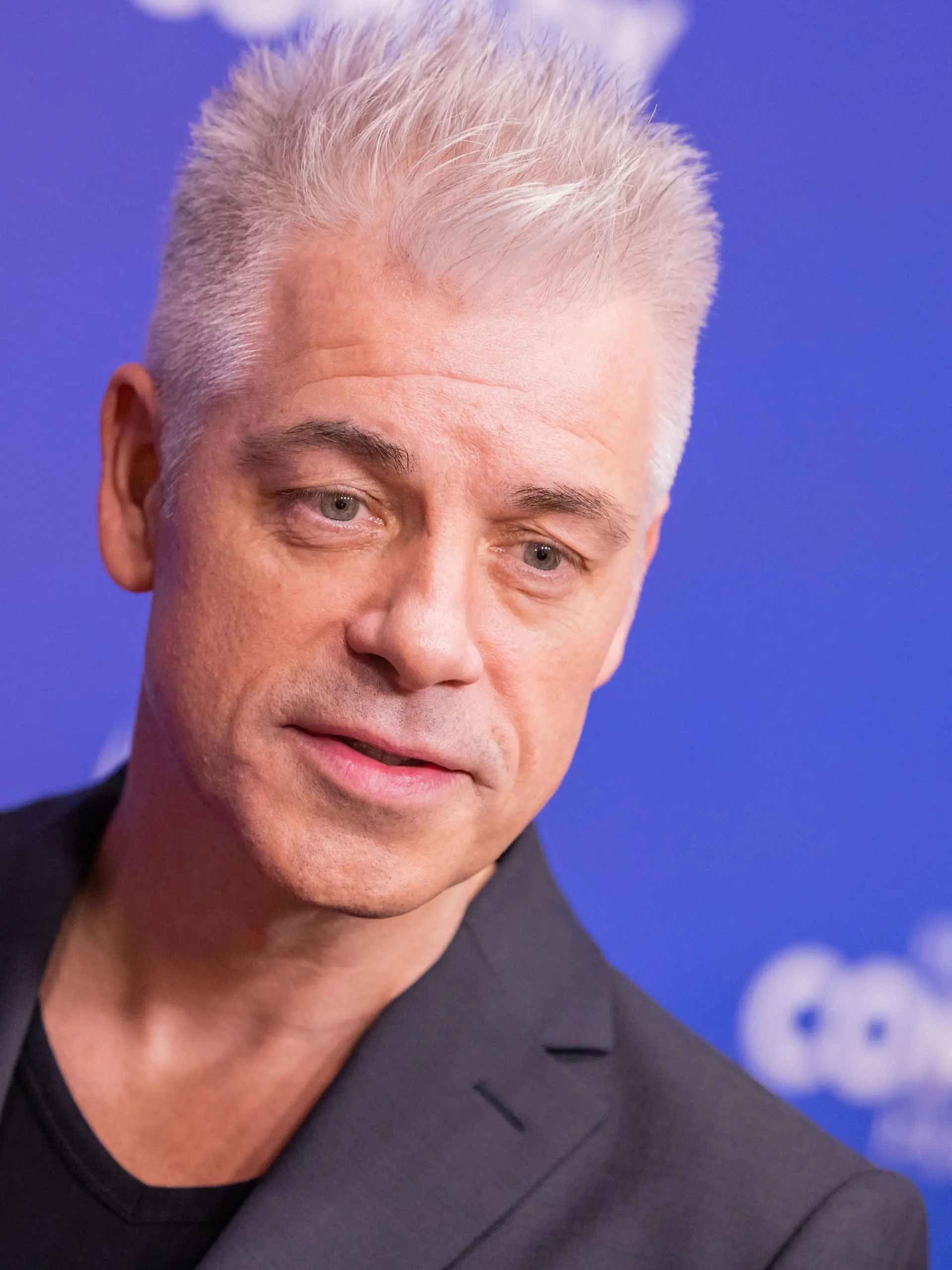 Michael Mittermeier kommt über den Roten Teppich zur Verleihung des "Deutschen Comedypreises". Die beliebtesten Comedy-Sendungen, Podcasts und Künstlerinnen und Künstler werden ausgezeichnet.