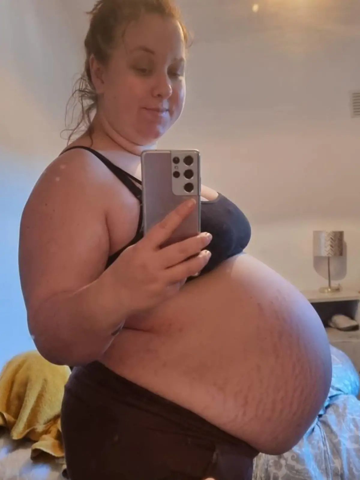 Die Britin Helen Sellers mit großem Schwangerschaftsbauch