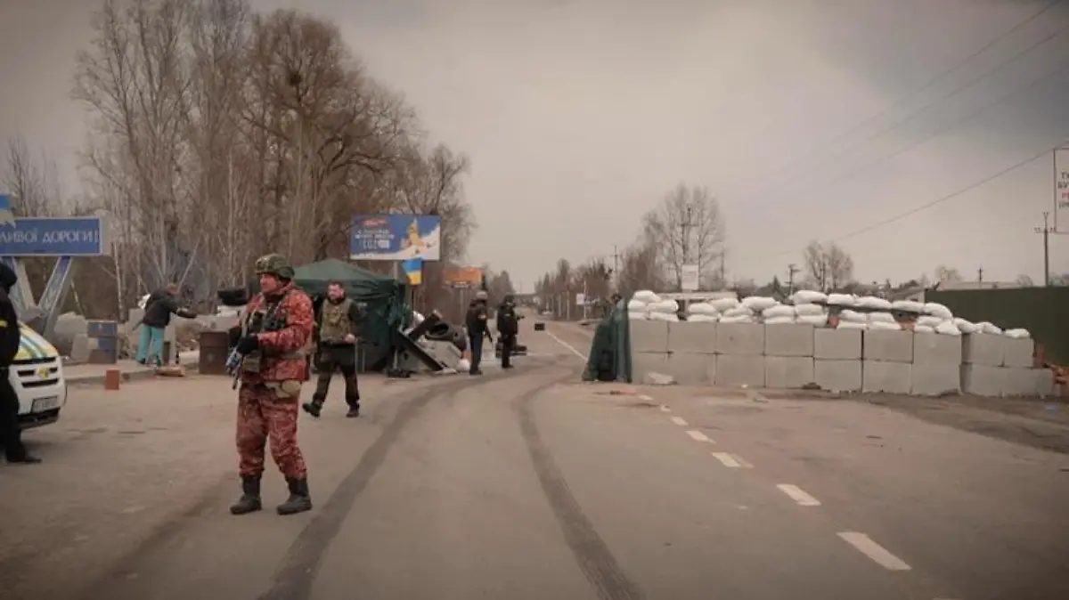 Bild eines ukrainischen Checkpoints in der Nähe der Stadt Irpin.