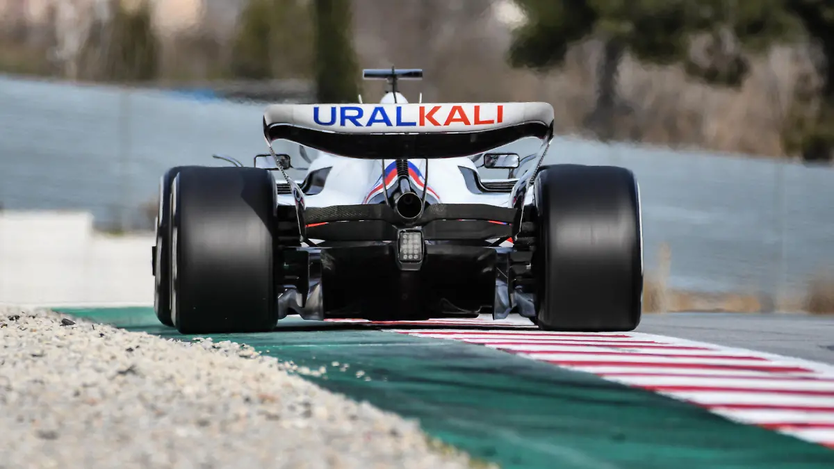  F1 Barcelona Pre Season Tests Tag 2 Nikita Mazepin RUS Haas F1 Team F1 Barcelona Pre Season Tests am 23.02.2022 *** F1 Barcelona Pre Season Tests Day 2 Nikita Mazepin RUS Haas F1 Team F1 Barcelona Pre Season Tests on 23 02 2022 Copyright: xBEAUTIFULxSPORTS/Erlhofx