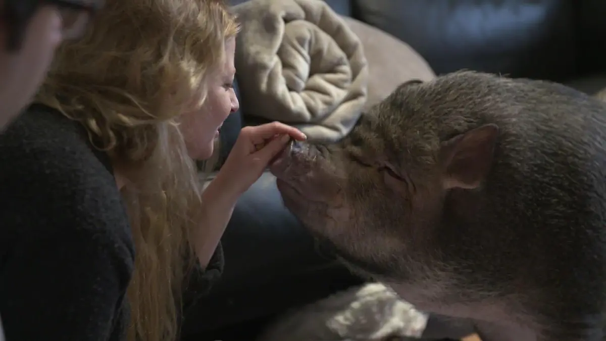 Kaja Blachnik mit Haustier Bruce