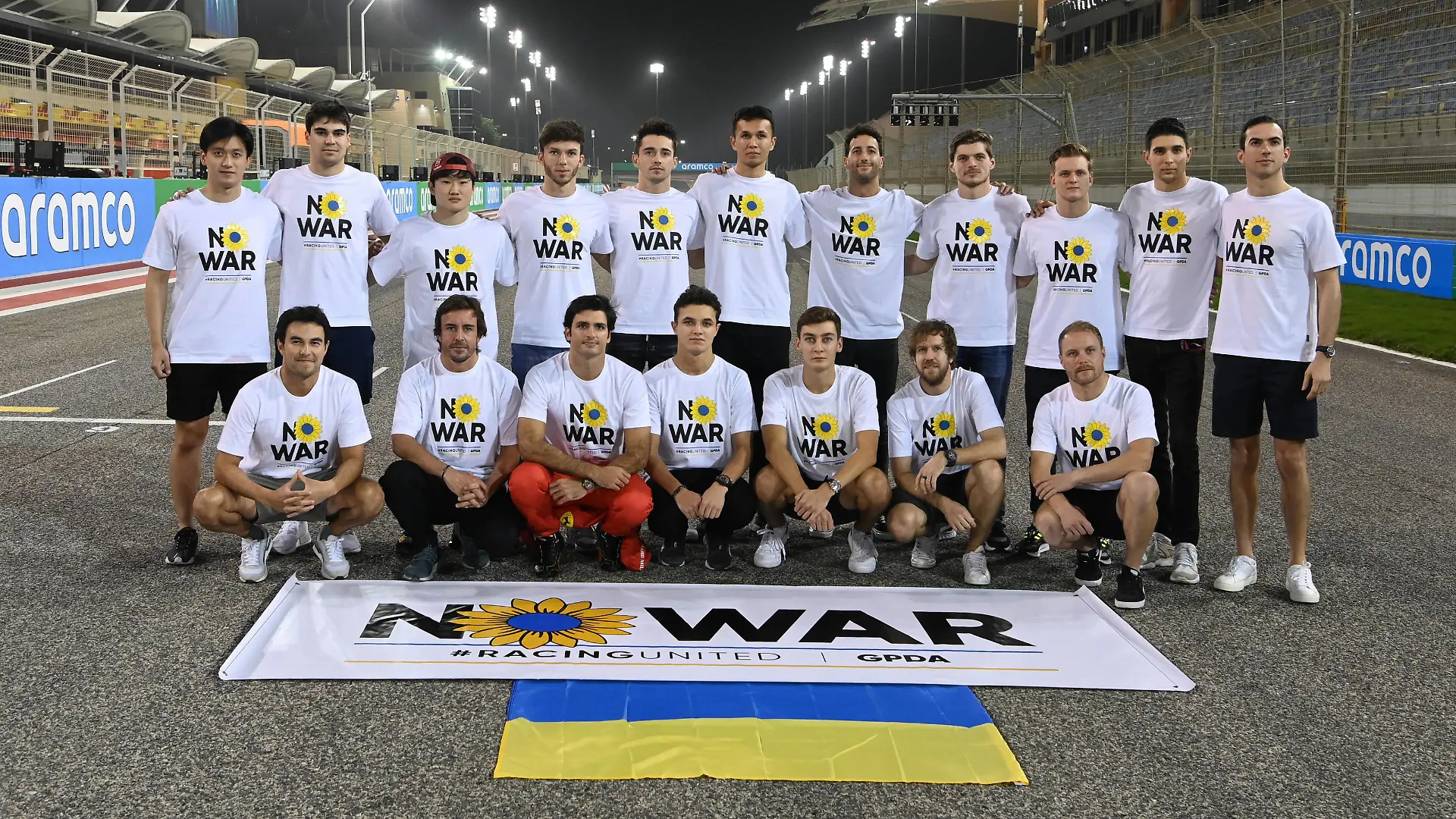 Formula 1 2022: Bahrain March Testing BAHRAIN INTERNATIONAL CIRCUIT, BAHRAIN - MARCH 09: F1 Drivers wearing No War T-shirts. F1 Drivers wearing No War T-shirts. Back row, L-R: Guanyu Zhou, Alfa Romeo F1 Team, Lance Stroll, Aston Martin, Yuki Tsunoda, Scuderia AlphaTauri, Pierre Gasly, Scuderia AlphaTauri, Charles Leclerc, Ferrari, Alex Albon, Williams Racing, Daniel Ricciardo, McLaren, Max Verstappen, Red Bull Racing, Mick Schumacher, Haas F1 Team, Esteban Ocon, Alpine F1 Team and Nicholas Latifi, Williams Racing. Front row, L-R: Sergio Perez, Red Bull Racing, Fernando Alonso, Alpine F1 Team, Carlos Sainz, Ferrari, Lando Norris, McLaren, George Russell, Mercedes-AMG, Sebastian Vettel, Aston Martin and Valtteri Bottas, Alfa Romeo F1 Team during the Bahrain March Testing at Bahrain International Circuit on Wednesday March 09, 2022 in Sakhir, Bahrain. Photo by Mark Sutton / Sutton Images Images PUBLICATIONxINxGERxSUIxAUTxHUNxONLY FLM2204_150509MS1_0328