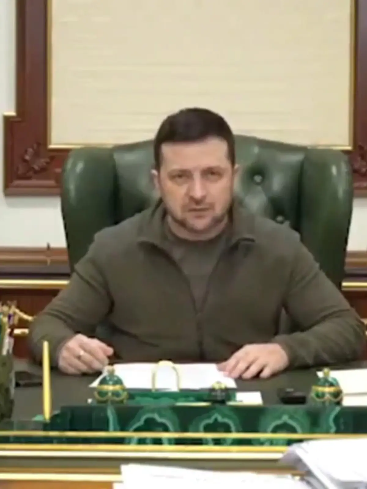 In der Ukraine ist die Not von hundert-tausenden Menschen weiter riesig. 
Die russische Armee versucht sie quasi aus den Städten zu bomben, sichere Fluchtmöglichkeiten aber gibt es nicht. Das Einrichten der sogenannten Fluchtkorridore ist bisher weitgehend gescheitert. Heute morgen soll es einen neuen Versuch geben. Und die Schlinge um Kiew zieht sich weiter zu.