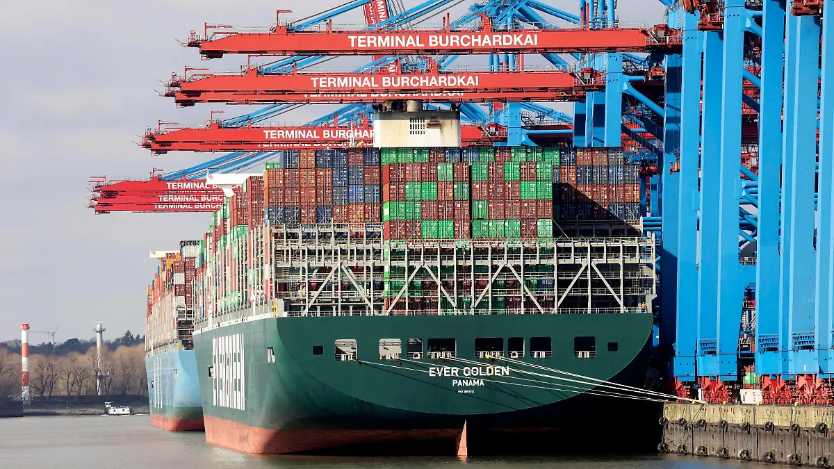 HAMBURGER HAFEN mit Container Schiffen am 06.03.2022 in Hamburg *** HAMBURGER HAFEN with container ships on 06 03 2022 in Hamburg