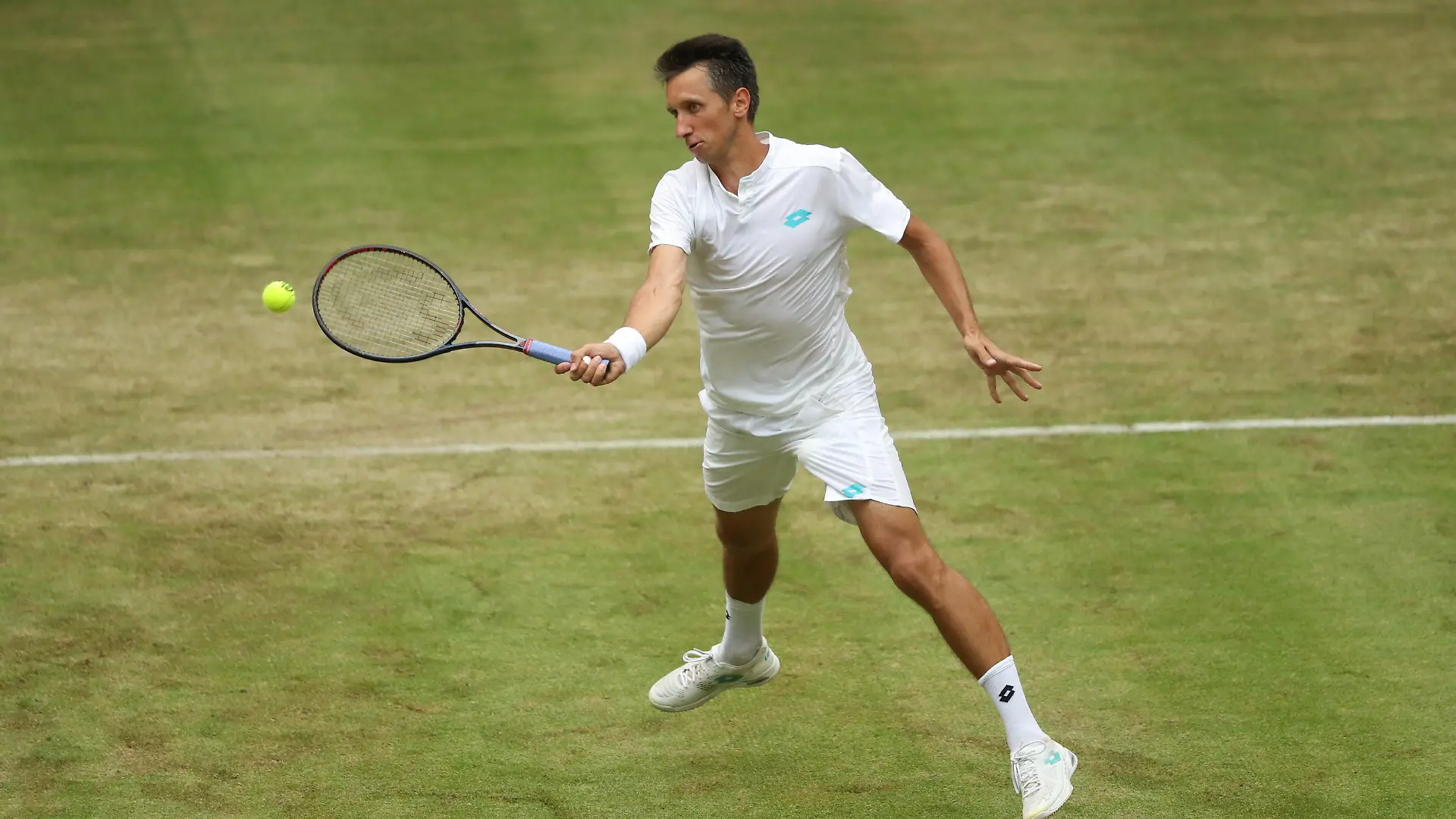 Tennis: ATP-Tour Einzel, Herren, Achtelfinale, Stachowski (Ukraine) - Herbert (Frankreich). Sergej Stachowski schlägt einen Ball.