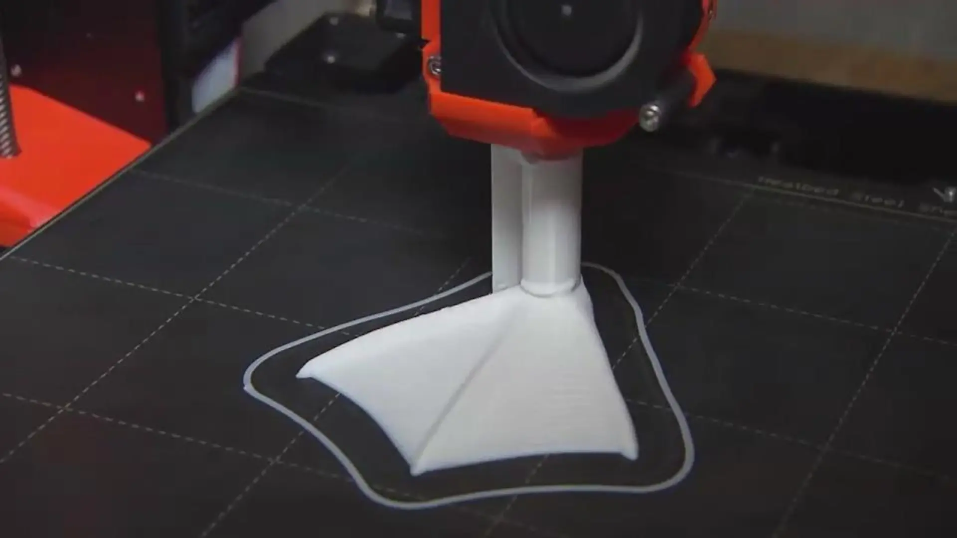 3D-Drucker sind immer wieder faszinierend: Hier entsteht Andreas Kapaces Kreation einer Entenbein-Prothese.