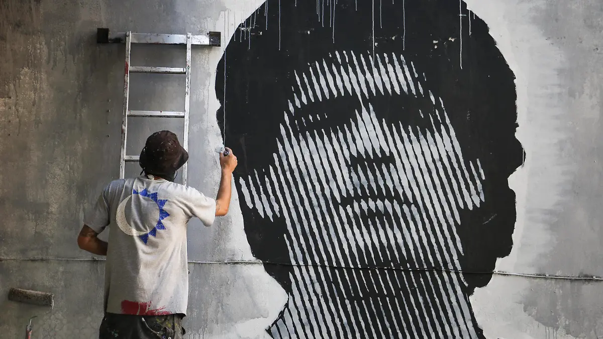 January 29, 2021, Rosario, Santa Fe, Argentina: Rosario, Santa Fe. The local artist Lacast works on a large mural by Diego Maradona in one of the streets of the city of Rosario, Argentina. More than two months after his death, the tributes to Diego Maradona continue. Rosario Argentina - ZUMAm246 20210129_znp_m246_003 Copyright: xAlanxMonzonx