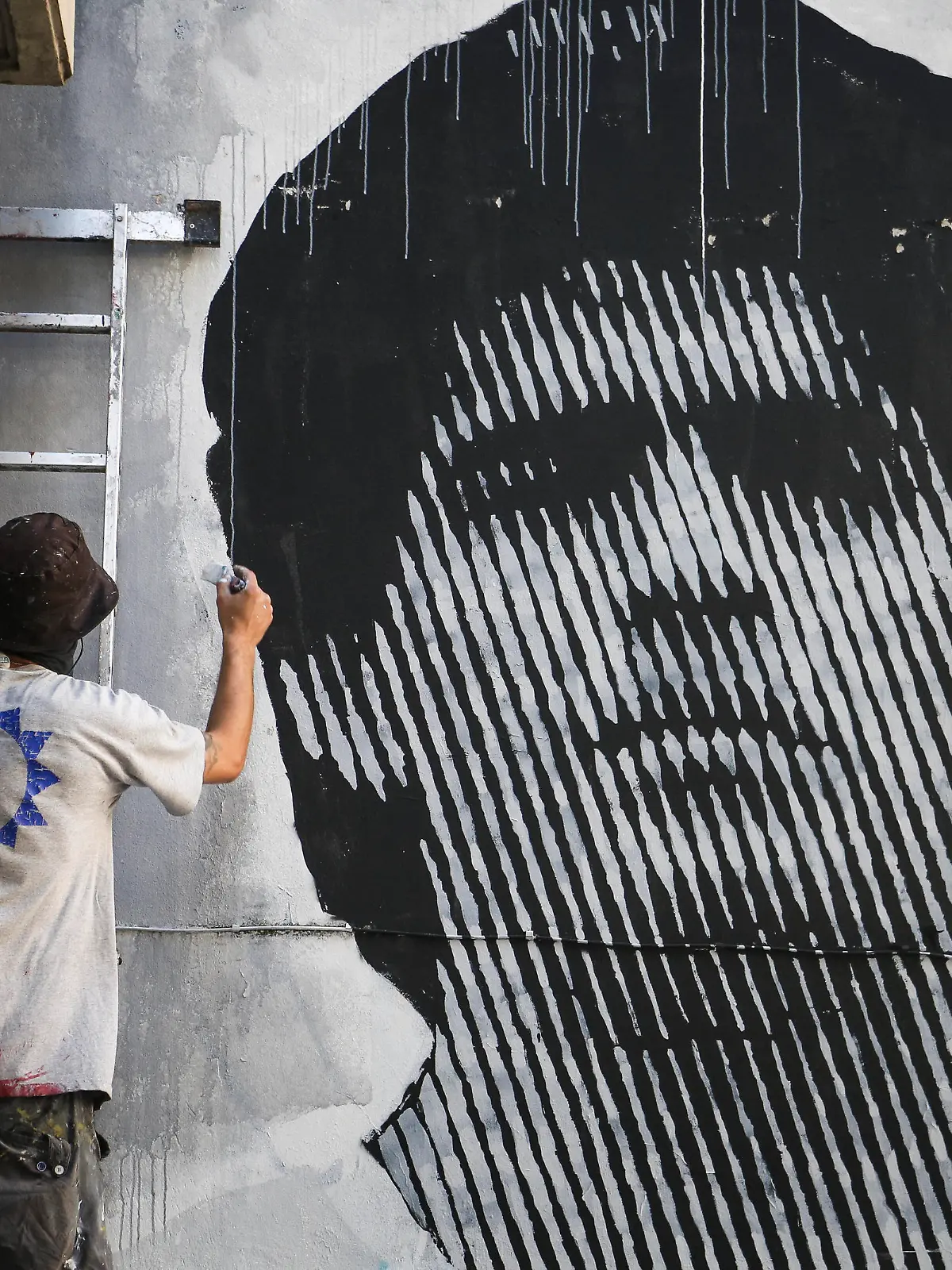 January 29, 2021, Rosario, Santa Fe, Argentina: Rosario, Santa Fe. The local artist Lacast works on a large mural by Diego Maradona in one of the streets of the city of Rosario, Argentina. More than two months after his death, the tributes to Diego Maradona continue. Rosario Argentina - ZUMAm246 20210129_znp_m246_003 Copyright: xAlanxMonzonx 