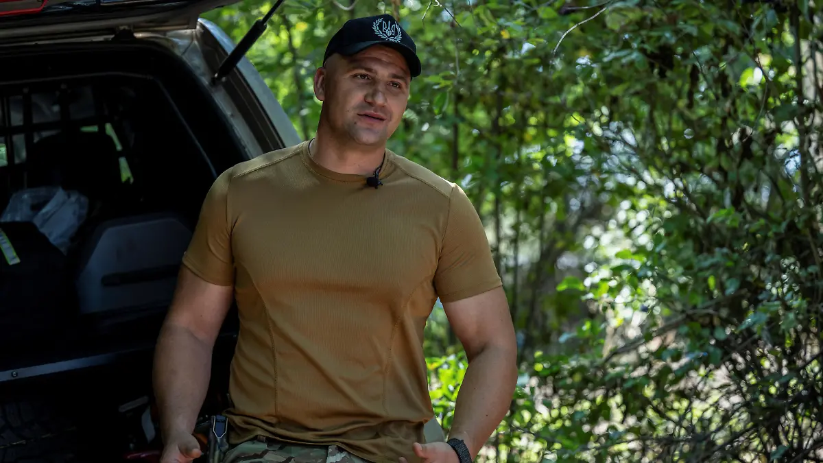 A commander of the separate assault battalion 'Skala' of the Ukrainian Armed Forces nom de guerre 'Kombat' looks on, as Russia's attack on Ukraine continues, near the village of Robotyne, Zaporizhzhia region, Ukraine August 25, 2023. REUTERS/Viacheslav Ratynskyi