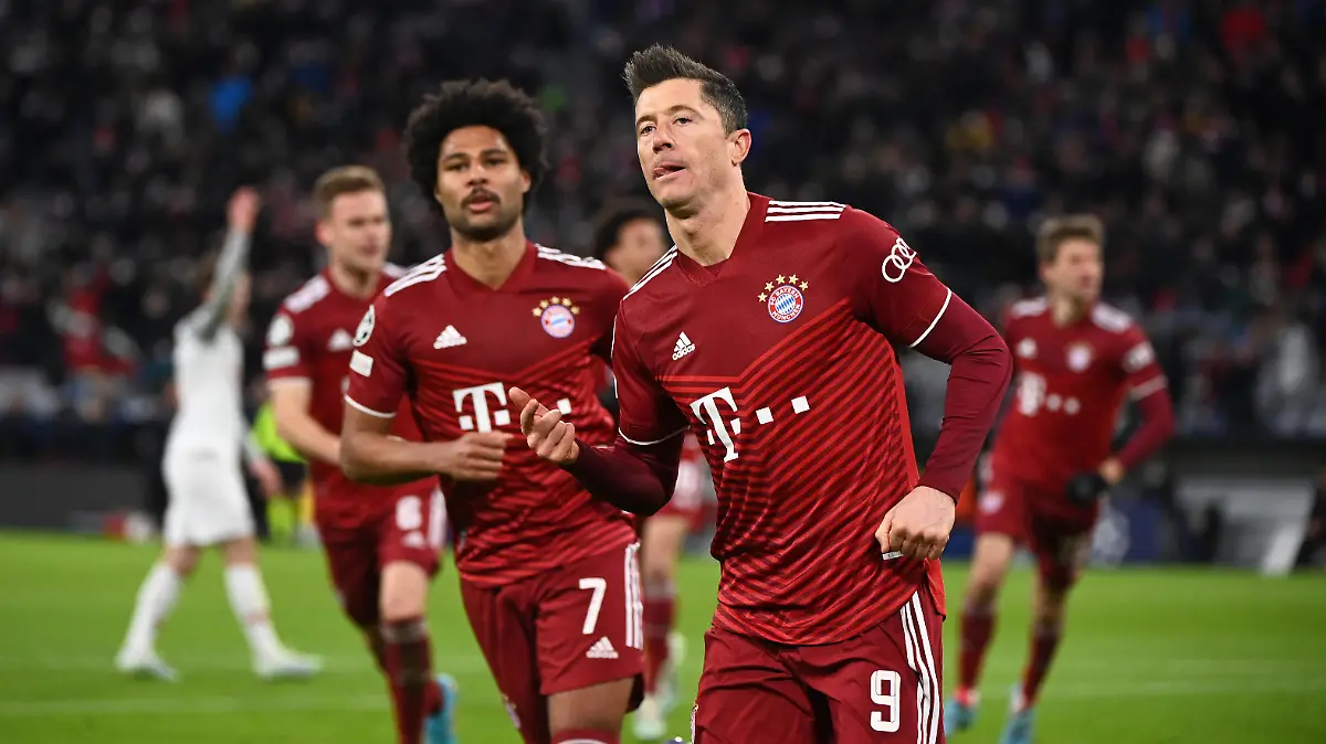  Fussball, Herren, Saison 2021/2022, Champions League Achtelfinale, Rückspiel, FC Bayern München - RB Salzburg, v. l. Serge Gnabry FC Bayern München, Robert Lewandowski FC Bayern München, Jubel nach Tor zum 1:0, 08.03. 2022, *** Football, men, season 2021 2022, Champions League round of 16, second leg , FC Bayern München RB Salzburg, v l Serge Gnabry FC Bayern München , Robert Lewandowski FC Bayern München , cheering after goal to 1 0, 08 03 2022, Copyright: xMatthiasxKochx