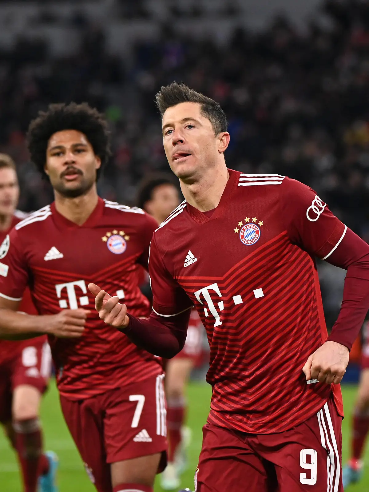  Fussball, Herren, Saison 2021/2022, Champions League Achtelfinale, Rückspiel, FC Bayern München - RB Salzburg, v. l. Serge Gnabry FC Bayern München, Robert Lewandowski FC Bayern München, Jubel nach Tor zum 1:0, 08.03. 2022, *** Football, men, season 2021 2022, Champions League round of 16, second leg , FC Bayern München RB Salzburg, v l Serge Gnabry FC Bayern München , Robert Lewandowski FC Bayern München , cheering after goal to 1 0, 08 03 2022, Copyright: xMatthiasxKochx