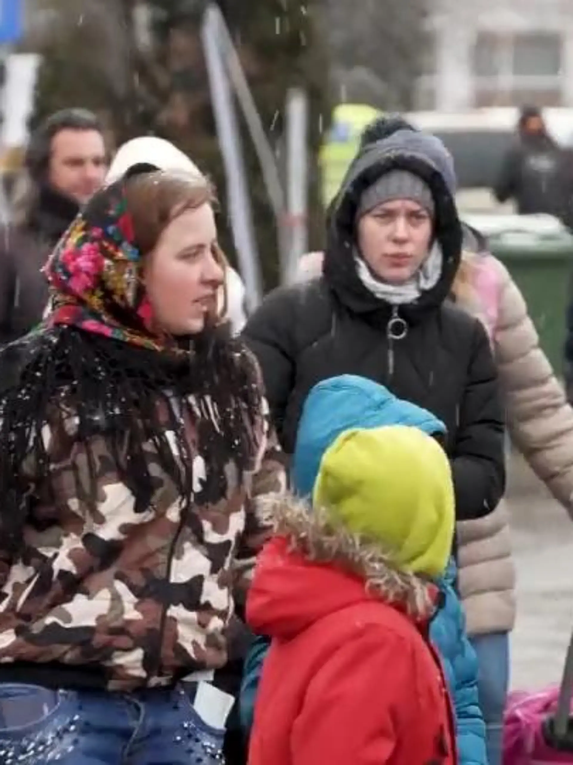 Am internationalen Frauentag wird auf der ganzen Welt an die Benachteiligung und Unterdrückung von Frauen erinnert. Gerade in Kriegssituationen sind sie besonders betroffen von Gewalt und Leid. Das sieht man derzeit auch am Schicksal von Millionen Ukrainerinnen. Die Flucht bedeutet für Frauen in der Ukraine, dass sie sich nicht nur vor Gewehren und Granaten fürchten müssen, sondern auch vor Vergewaltigungen. Die Frauen kämpfen – oft auf sich allein gestellt – um ihre Freiheit und ums Überleben ihrer Familie.