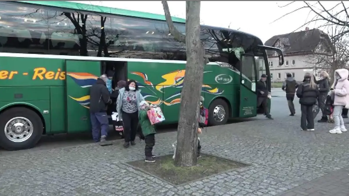 Auf der Flucht von Kiew nach Brandenburg: Ukrainerin bringt Baby in Bus zur Welt