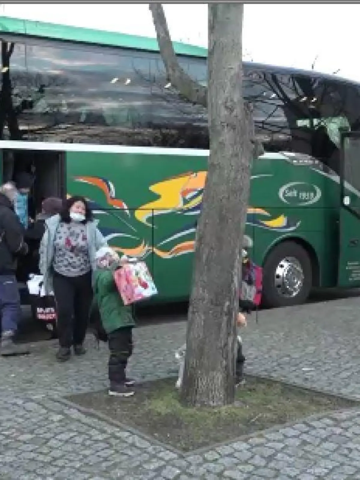 Auf der Flucht von Kiew nach Brandenburg: Ukrainerin bringt Baby in Bus zur Welt