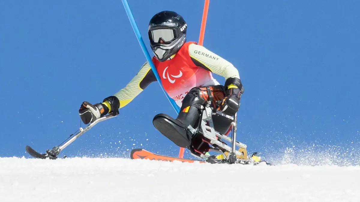 07.03.2022, China, Peking: Paralympics, Para Ski Alpin, Damen, Kombination, sitzend, im Nationalen Ski-Alpin-Zentrum: Anna-Lena Forster aus Deutschland in Aktion. Foto: Christoph Soeder/dpa +++ dpa-Bildfunk +++