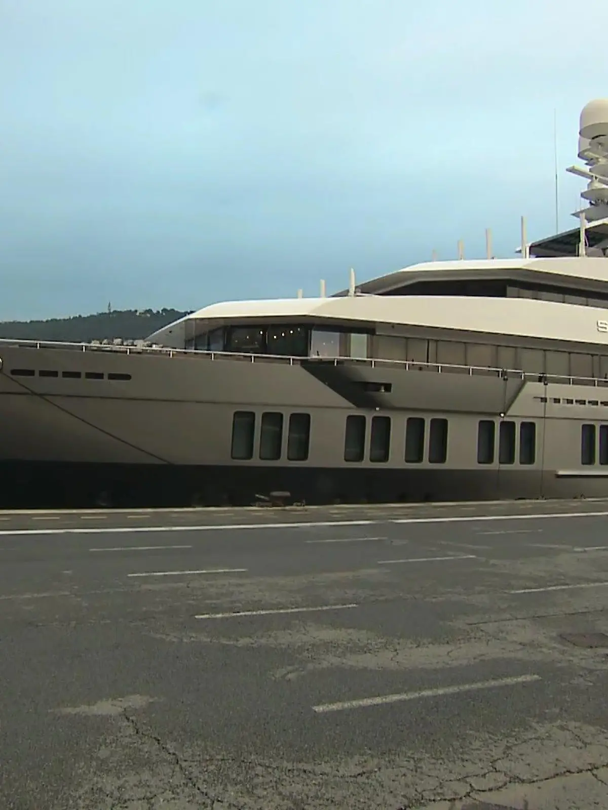 Die Superyacht "Stella Maris" gehörte einst dem russischen Oligarchen Rashid Sardarov, bis er sie verkauft hat.