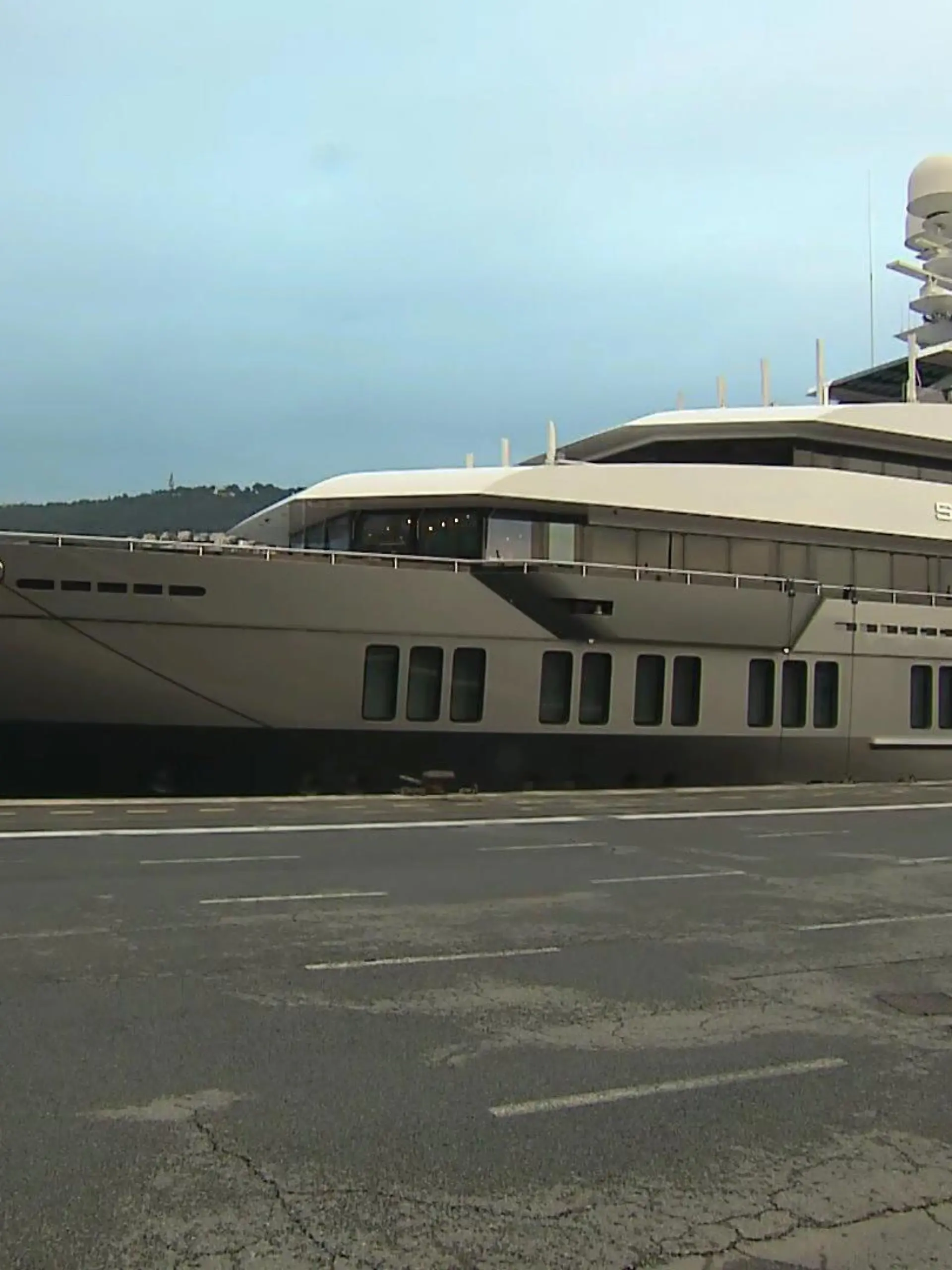 Die Superyacht "Stella Maris" gehörte einst dem russischen Oligarchen Rashid Sardarov, bis er sie verkauft hat.