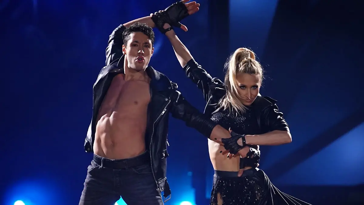René Casselly und Kathrin Menzinger tanzen Paso Doble.

Die Verwendung des sendungsbezogenen Materials ist nur mit dem Hinweis und Verlinkung auf RTL+ gestattet.