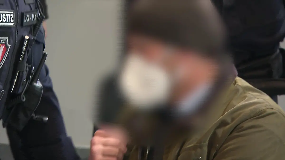 Der Angeklagte Hartmut F. im Gerichtssaal. Foto: RTL Nord