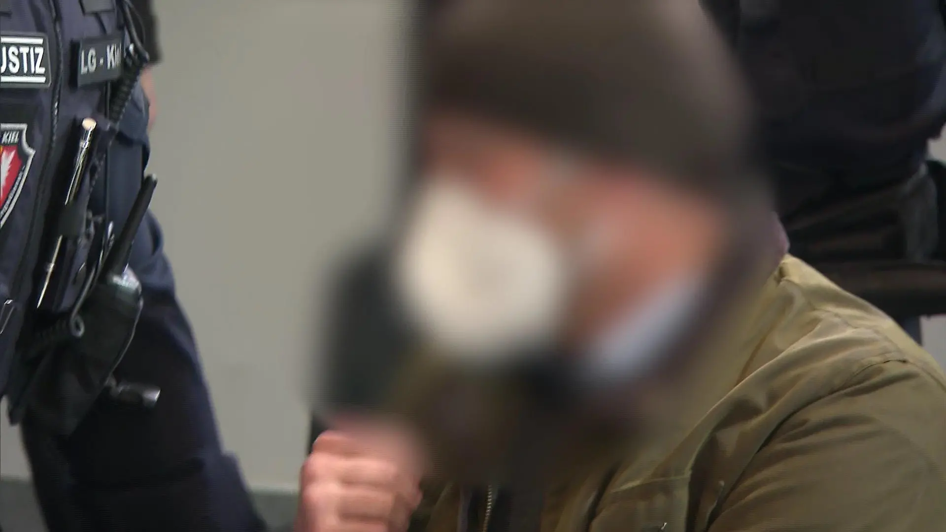 Der Angeklagte Hartmut F. im Gerichtssaal. Foto: RTL Nord
