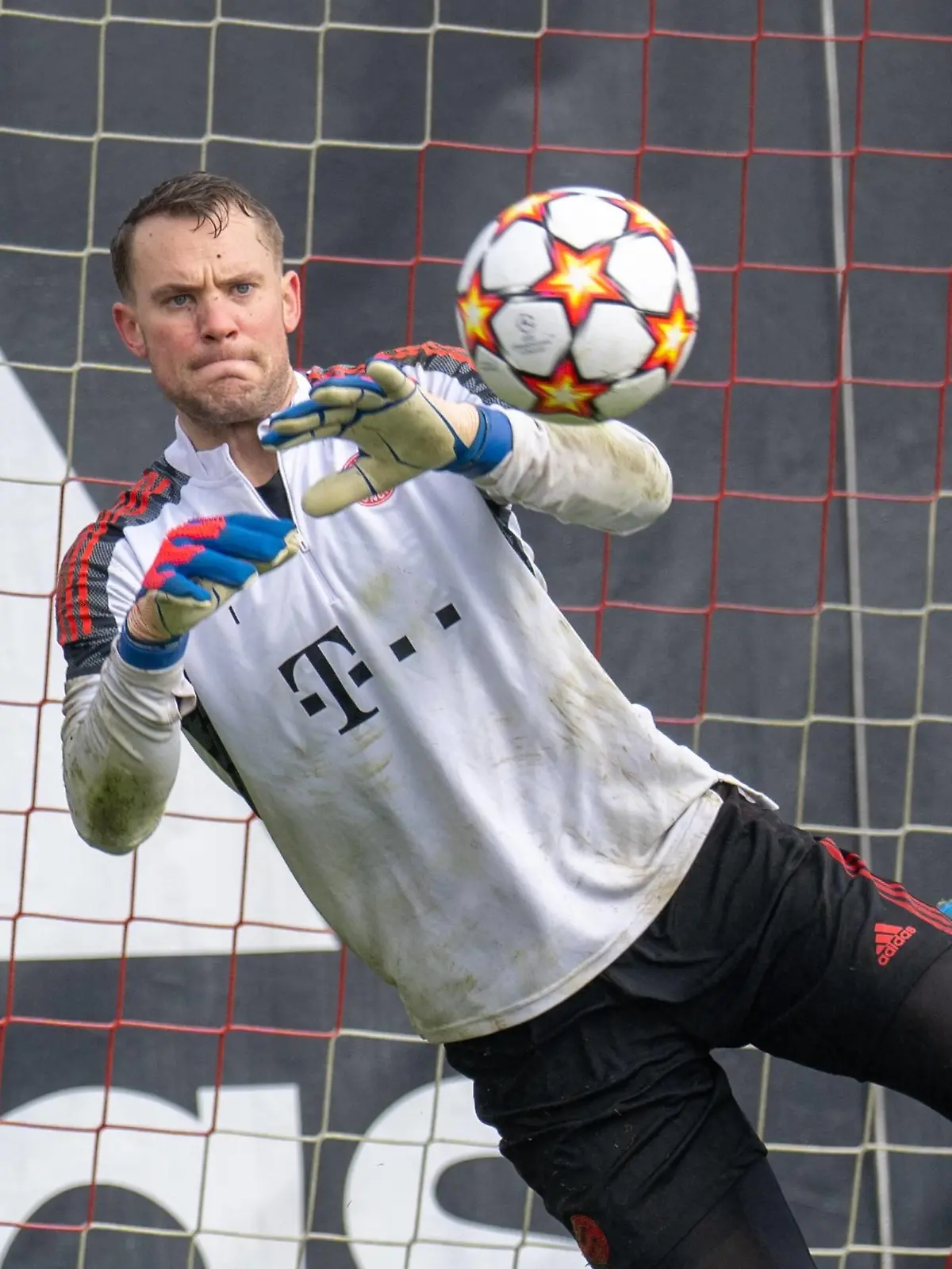  Manuel Neuer 1 FC Bayern Muenchen, FC Bayern Muenchen, Abschlusstraining FC Salzburg, Saison 2021/2022 an der Saebener Strasse. 07.03.2022 DFB regulations prohibit any use of photographs as image sequences and/or quasi-video Muenchen Bayern Deutschland *** Manuel Neuer 1 FC Bayern Muenchen , FC Bayern Muenchen, final training FC Salzburg, season 2021 2022 at Saebener Strasse 07 03 2022 DFB regulations prohibit any use of photographs as image sequences and or quasi video Muenchen Bayern Germany Copyright: xkolbert-press/UlrichxGamelx