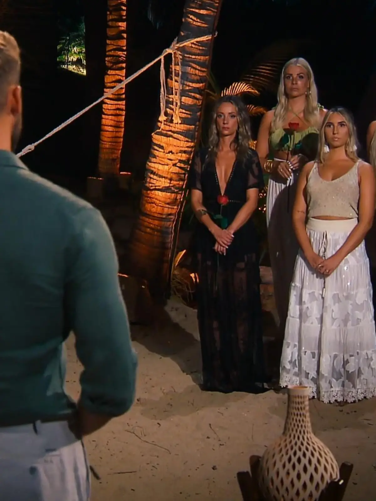 Bevor ein nächstes großes Kapitel bei "Der Bachelor" ansteht, muss Dominik sich von zwei weiteren Kandidatinnen verabschieden.