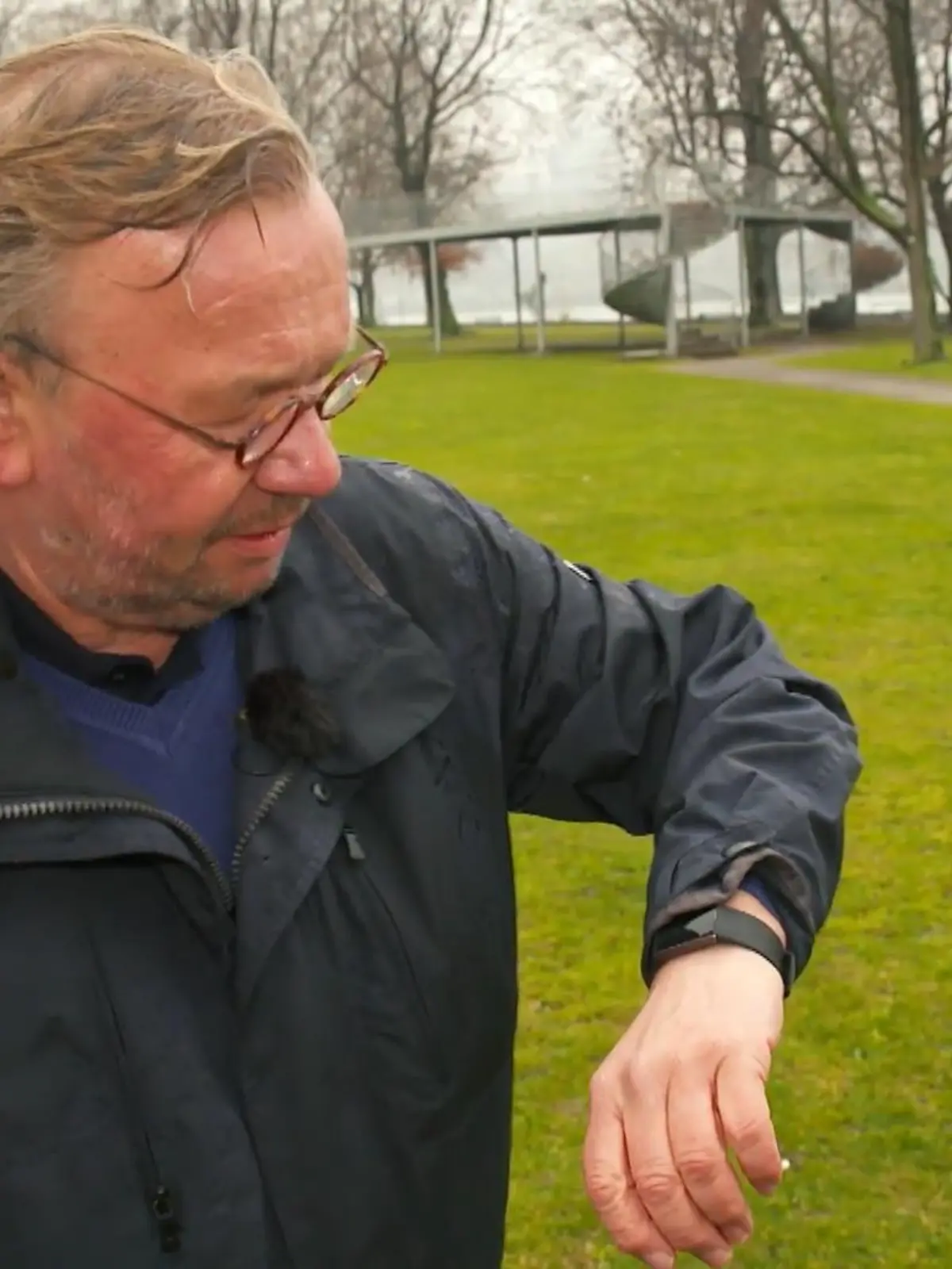 Bernd Stelter (60) ist schlank wie lange nicht mehr. In den vergangenen Jahren hat der Comedian unglaubliche 25 Kilo abgenommen – und das ganz ohne Diät. Seine krasse Verwandlung zeigen wir im Video.