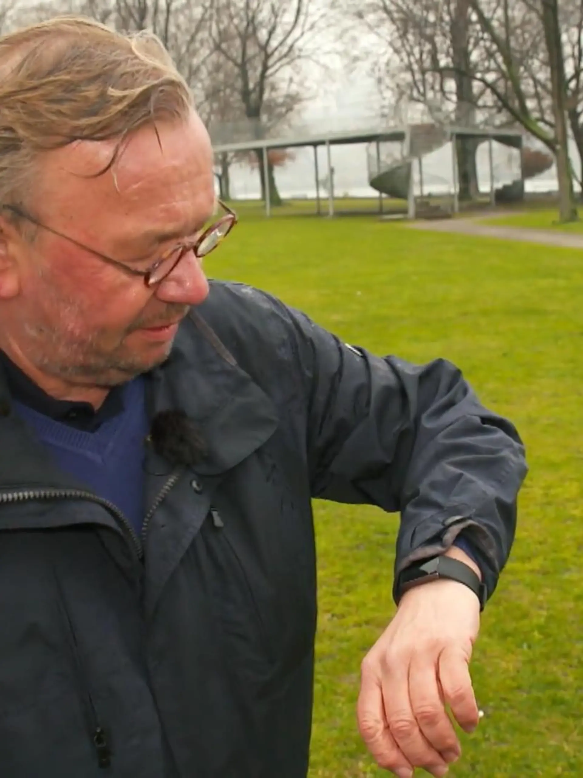 Bernd Stelter (60) ist schlank wie lange nicht mehr. In den vergangenen Jahren hat der Comedian unglaubliche 25 Kilo abgenommen – und das ganz ohne Diät. Seine krasse Verwandlung zeigen wir im Video.