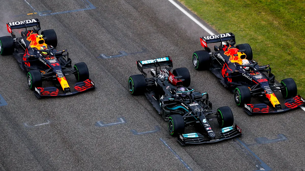 11 Sergio Perez MEX, Red Bull Racing, 44 Lewis Hamilton GBR, Mercedes-AMG Petronas F1 Team, 33 Max Verstappen NED, Red Bull Racing, F1 Grand Prix of Emilia Romagna at Autodromo Enzo e Dino Ferrari on April 18, 2021 in Imola, Italy. Photo by HOCH ZWEI Imola Italy *** 11 Sergio Perez MEX, Red Bull Racing , 44 Lewis Hamilton GBR, Mercedes AMG Petronas F1 Team , 33 Max Verstappen NED, Red Bull Racing , F1 Grand Prix of Emilia Romagna at Autodromo Enzo e Dino Ferrari on April 18, 2021 in Imola, Italy Photo by HOCH ZWEI Imola Italy