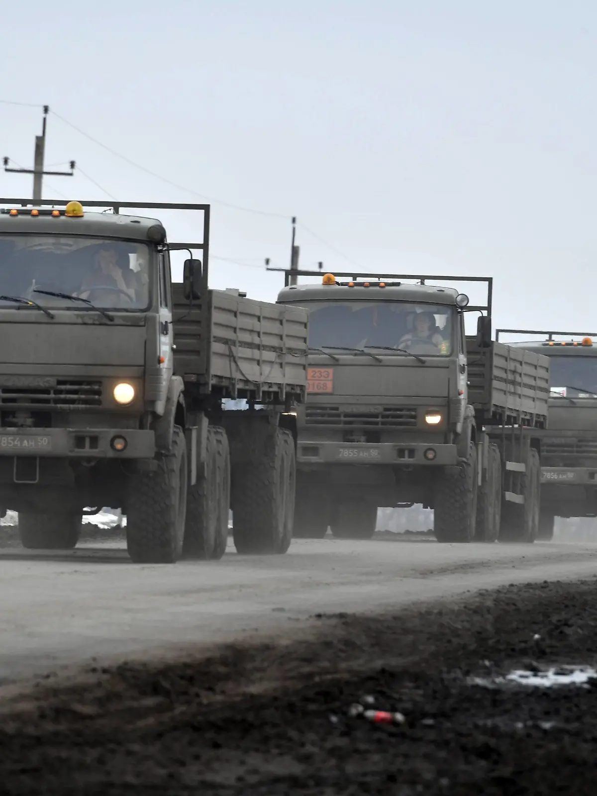  Russia Ukraine Military Operation 8128657 28.02.2022 Military trucks drive along a road near the border between Russia and Ukraine in Belgorod region, Russia. On February 24 Russian President Vladimir Putin announced a military operation in Ukraine following recognition of independence of breakaway Donetsk and Luhansk republics. Mikhail Voskresenskiy / Sputnik Belgorod region Russia PUBLICATIONxINxGERxSUIxAUTxONLY Copyright: xMikhailxVoskresenskiyx
