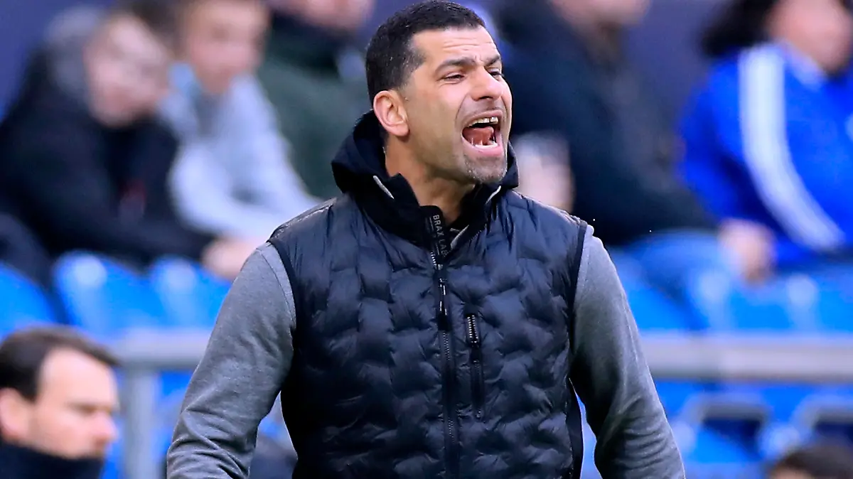 GRAMMOZIS Dimitrios Trainer Team FC Schalke 04 DFL 2.Fussball Bundesliga Saison 2021 - 2022 Spiel FC Schalke 04 - FC Hansa Rostock 3 :4 am 05. 03. 2022 in Gelsenkirchen DFL REGULATIONS PROHIBIT ANY USE OF PHOTOGRAPHS as IMAGE SEQUENCES and/or QUASI-VIDEO