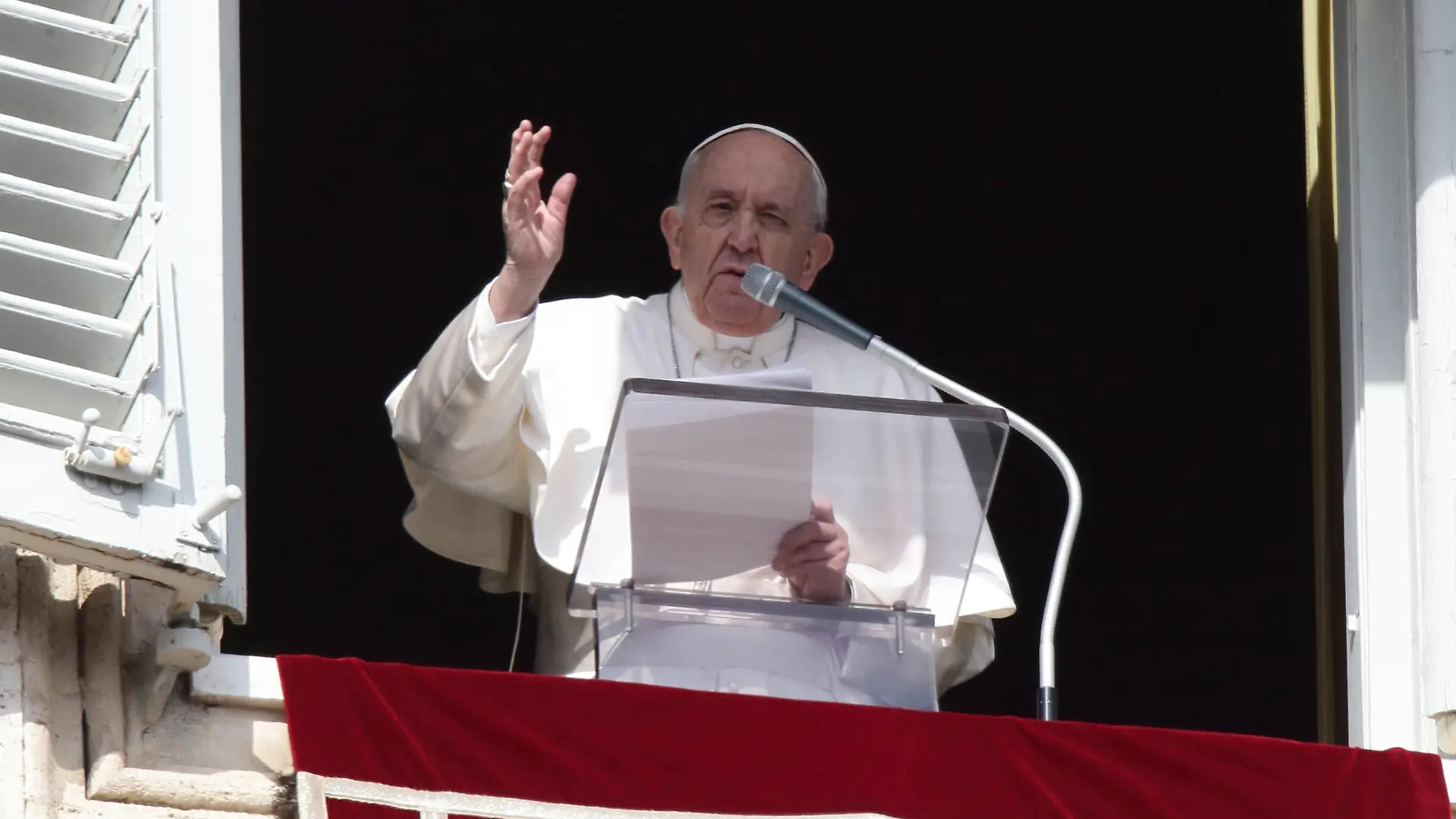 February 13 , 2022 - POPE FRANCIS delivers Angelus prayer. After the blessing Pope Francis spoke these words: Dear brothers and sisters, the news coming from Ukraine is very worrying. I entrust every effort for peace to the intercession of the Virgin Mary and to the conscience of politics leaders. Lets us pray in silence EvandroInetti_via ZUMA Wire Vatican City State - ZUMAi15_ 20220213_zaf_i15_012 Copyright: xEvandroxInettix