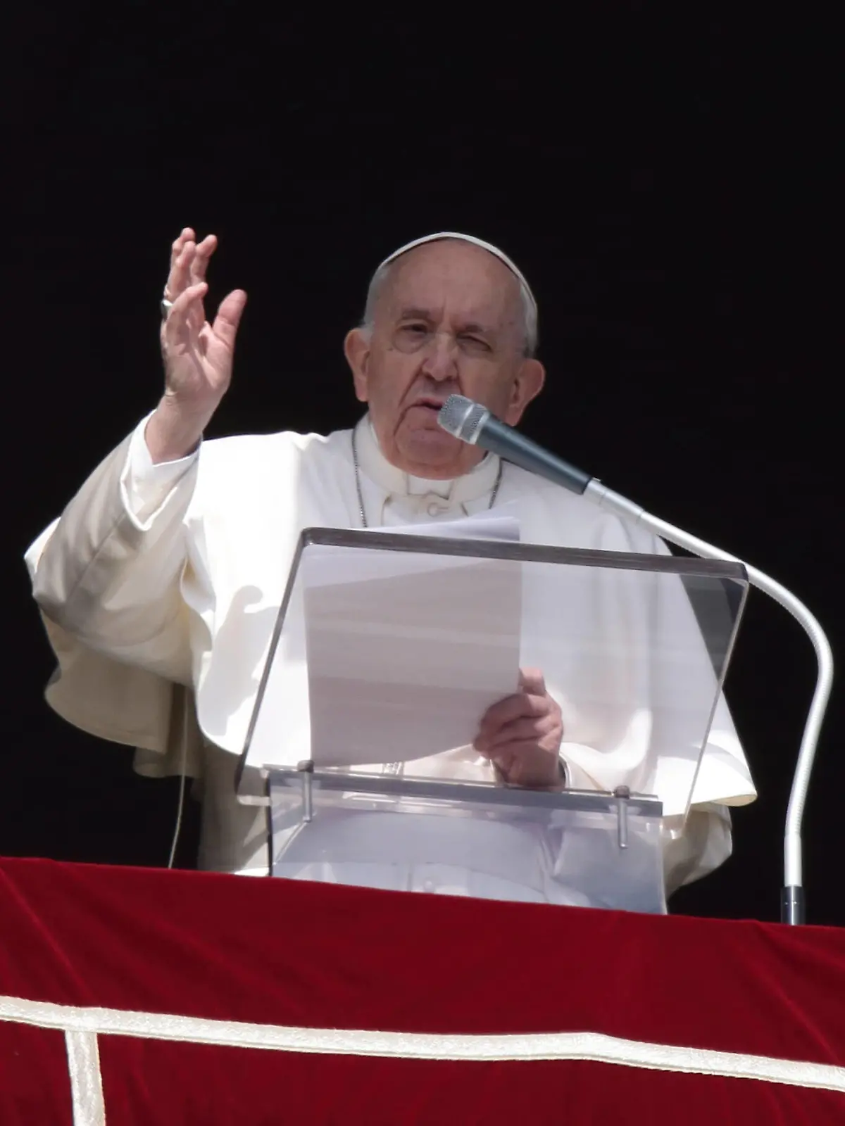  February 13 , 2022 - POPE FRANCIS delivers Angelus prayer. After the blessing Pope Francis spoke these words: Dear brothers and sisters, the news coming from Ukraine is very worrying. I entrust every effort for peace to the intercession of the Virgin Mary and to the conscience of politics leaders. Lets us pray in silence EvandroInetti_via ZUMA Wire Vatican City State - ZUMAi15_ 20220213_zaf_i15_012 Copyright: xEvandroxInettix
