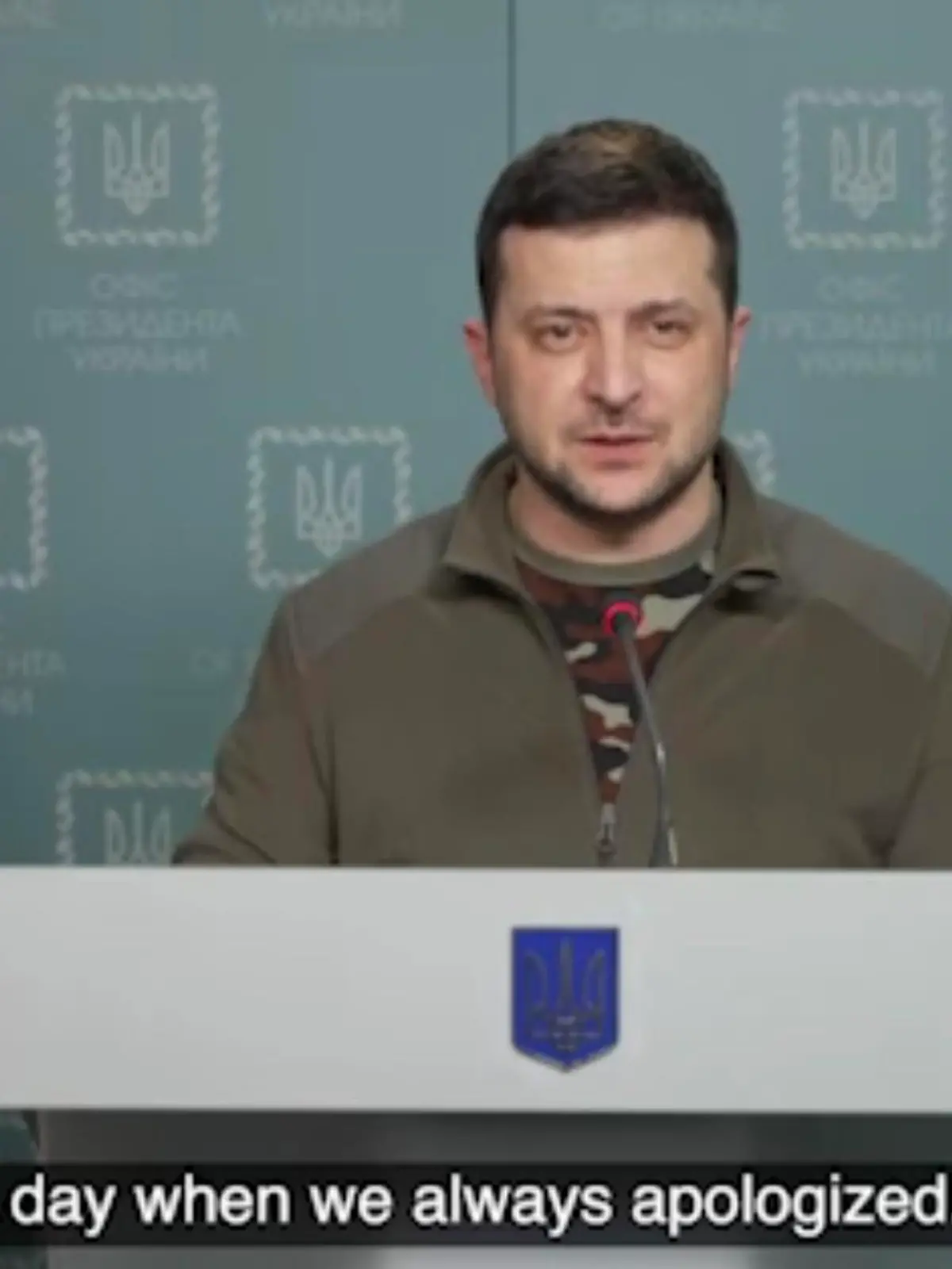 Der ukrainische Präsident Wolodymyr Selenskyj meldet sich in einer Videobotschaft.