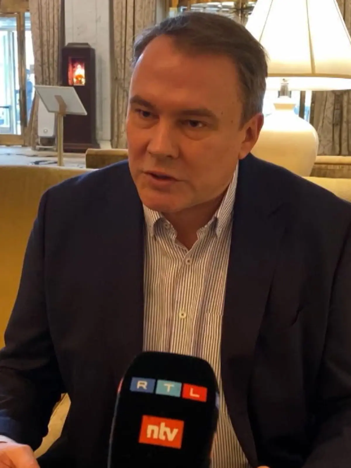 Im RTL-Interview verteidigt der stellvertretende Duma-Vorsitzende Pjotr Tolstoi das vom russischen Parlament verabschiedete Mediengesetz. Westlichen Journalisten und Politikern wirft er vor, "Hysterie" zu schüren und "Märchen" aufzutischen.