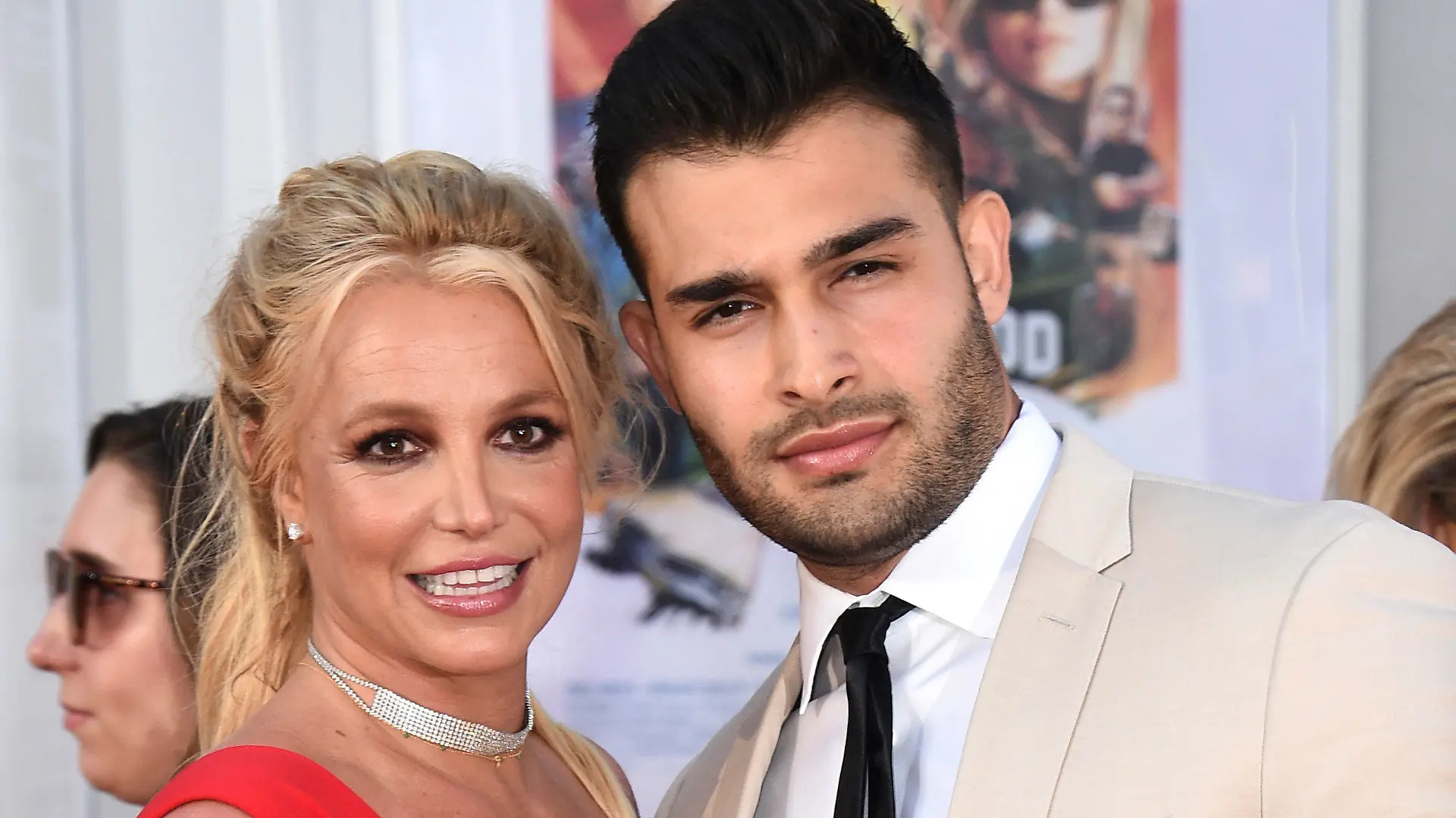 ARCHIV - 22.07.2019, USA, Los Angeles: Britney Spears und Sam Asghari bei der Premiere von "Once Upon a Time in Hollywood". (zu dpa "Ehemann von Britney Spears gibt Scheidung bekannt") Foto: Jordan Strauss/Invision via AP/dpa +++ dpa-Bildfunk +++